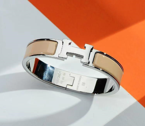 Luxury H-Inspired Titanium Steel Bracelet for Women Elegant Designer-Style Bangle